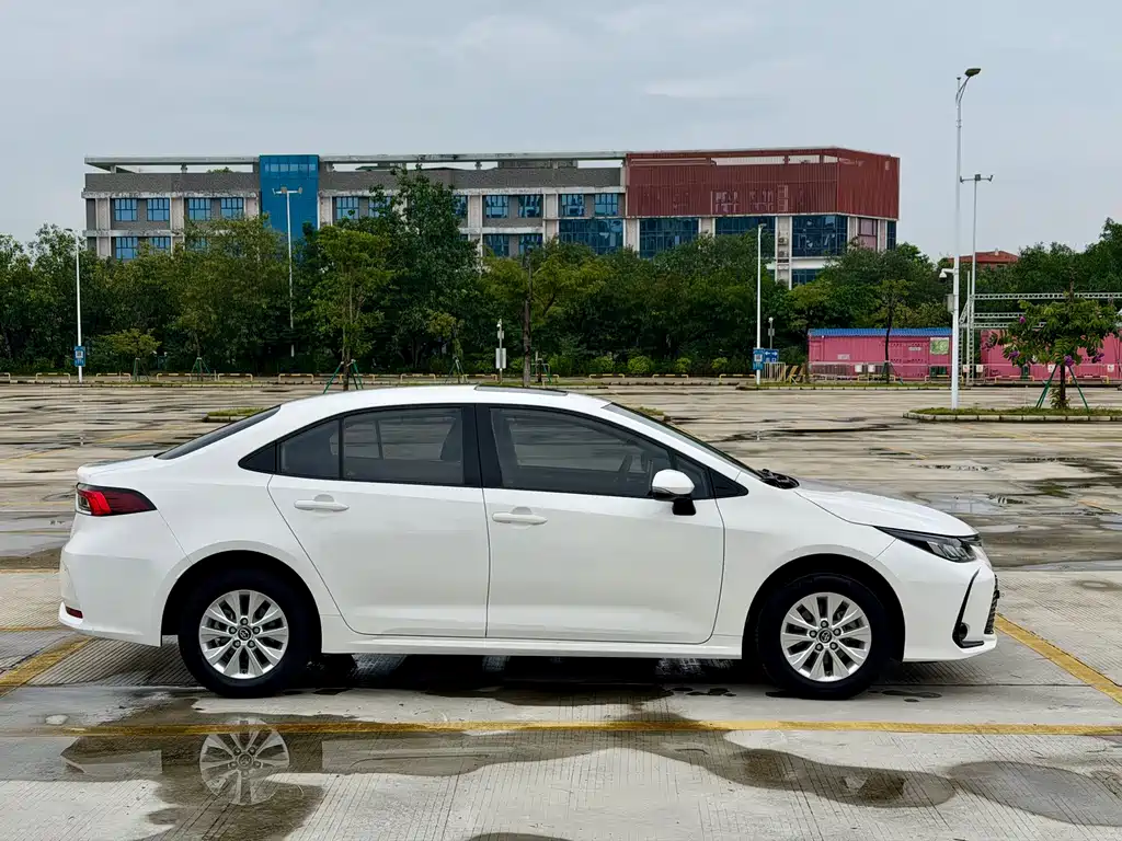Toyota Corolla — миниатюра 7