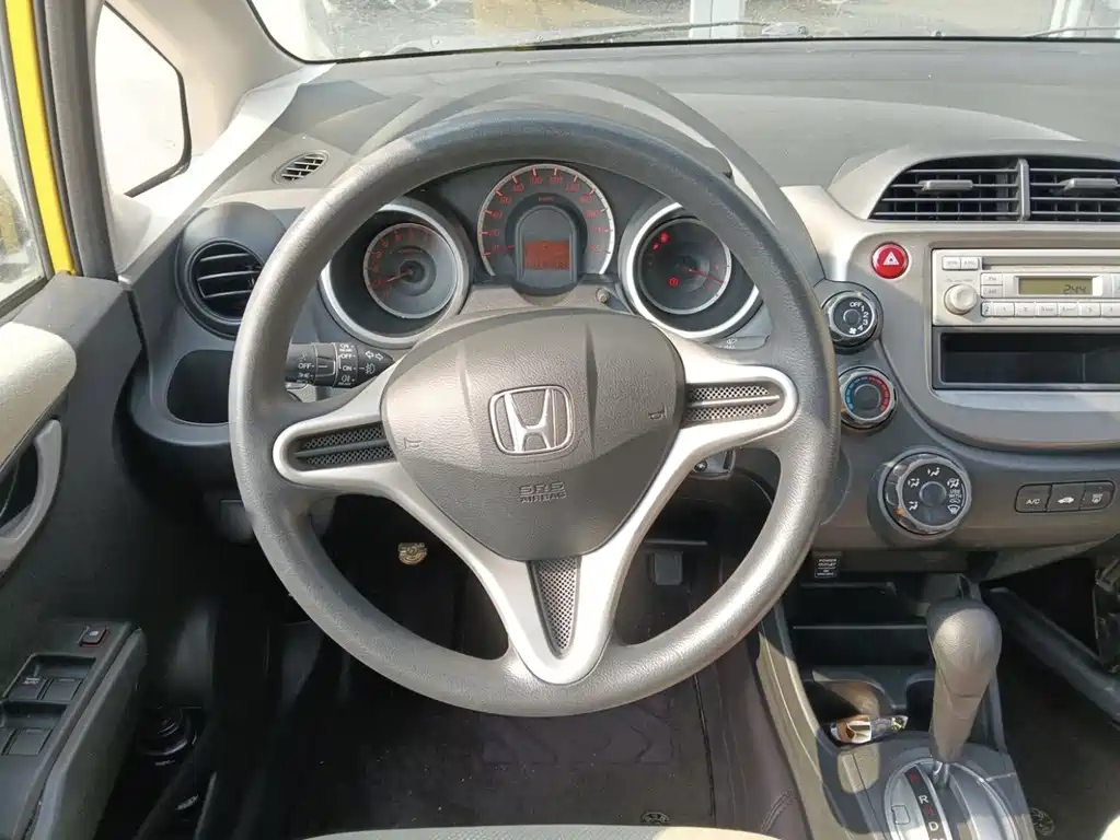 Honda Fit — миниатюра 8