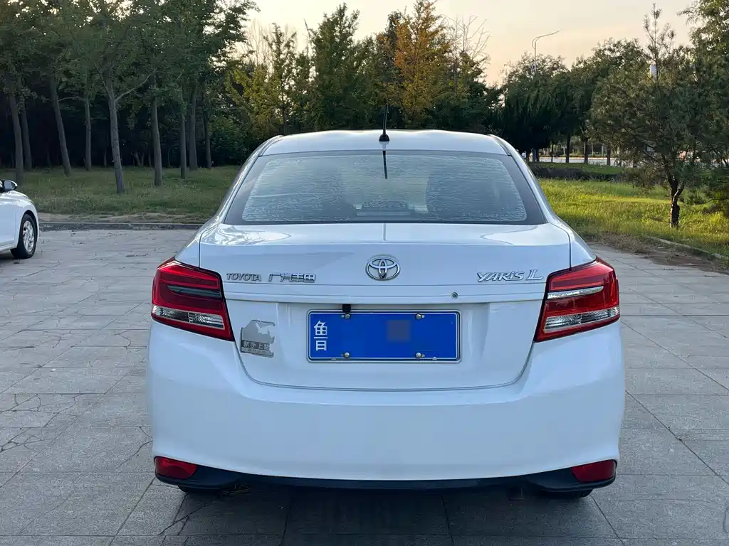 Toyota Yaris L — миниатюра 5
