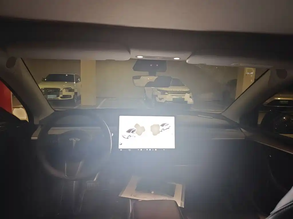 Tesla Model Y — миниатюра 5