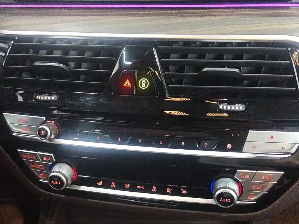 BMW 5 Series New Energy — миниатюра 11