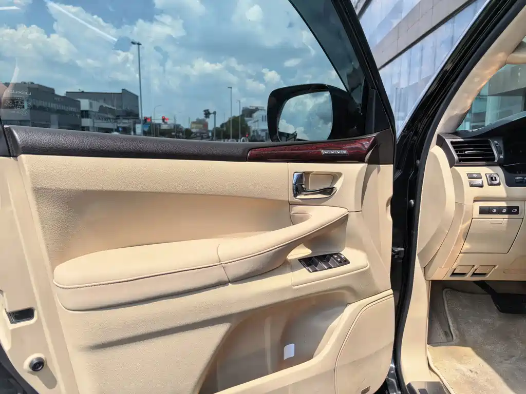 Lexus LX — миниатюра 5