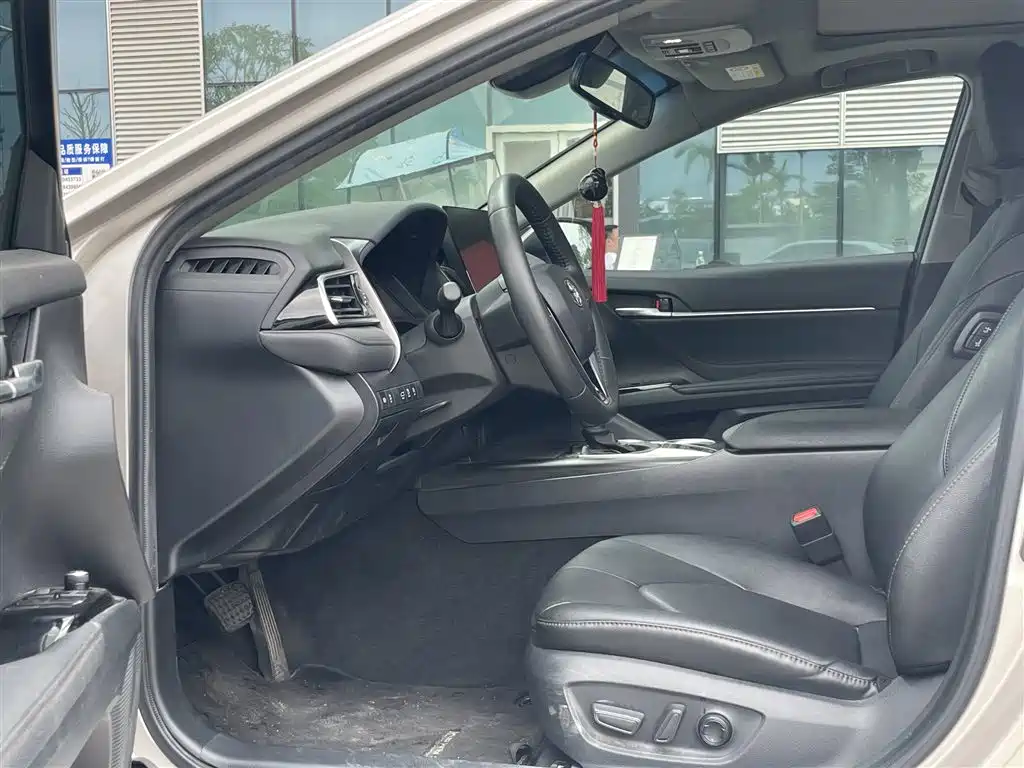 Toyota Camry — миниатюра 6