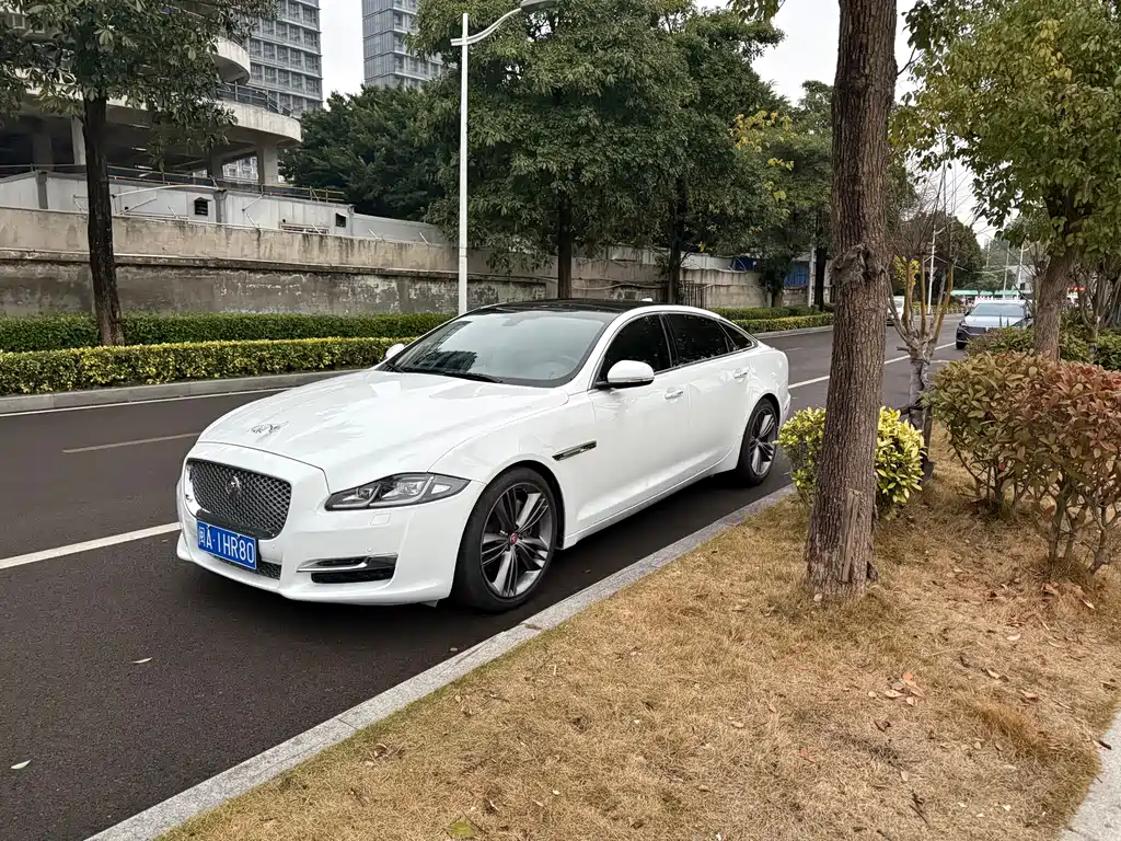 JAGUAR XJ