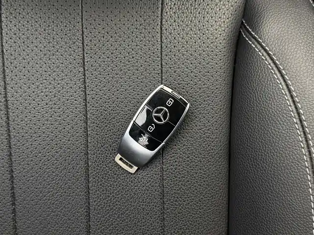 Mercedes-Benz E-Class 2023 — фото 17