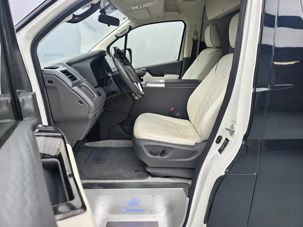 Toyota Hiace — миниатюра 9