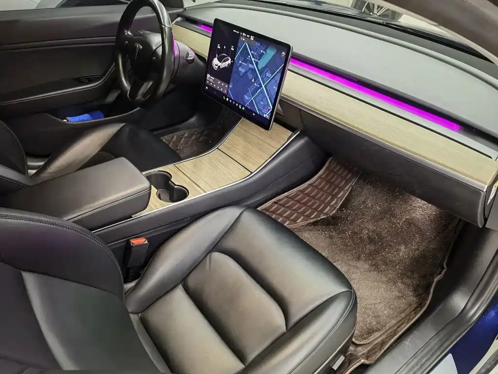 Tesla Model 3 — миниатюра 5