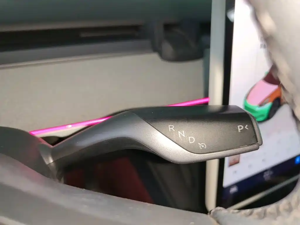 Tesla Model Y — миниатюра 14