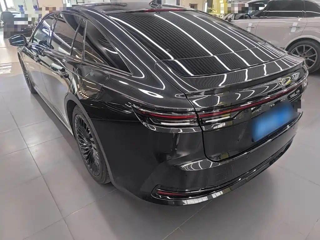 Toyota Crown (Import) — миниатюра 5
