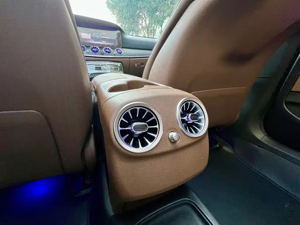 Mercedes-Benz E-Class — миниатюра 20