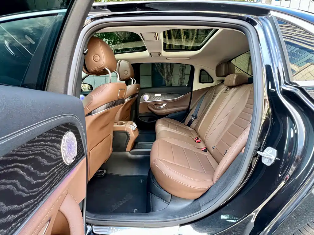 Mercedes-Benz E-Class — миниатюра 18