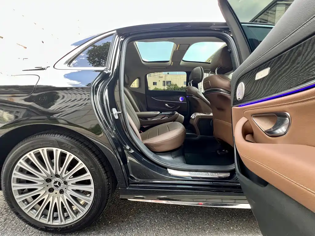 Mercedes-Benz E-Class — миниатюра 27