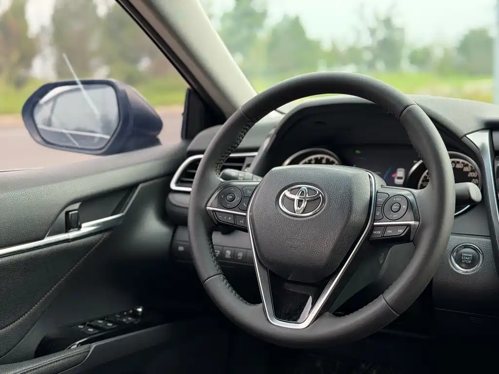 Toyota Camry — миниатюра 12