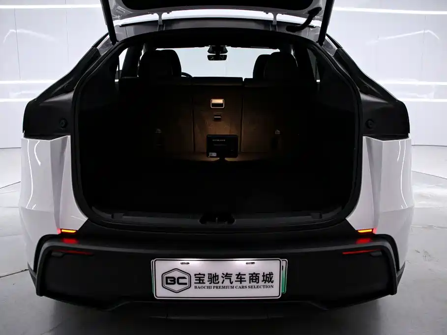Tesla Model Y — миниатюра 16