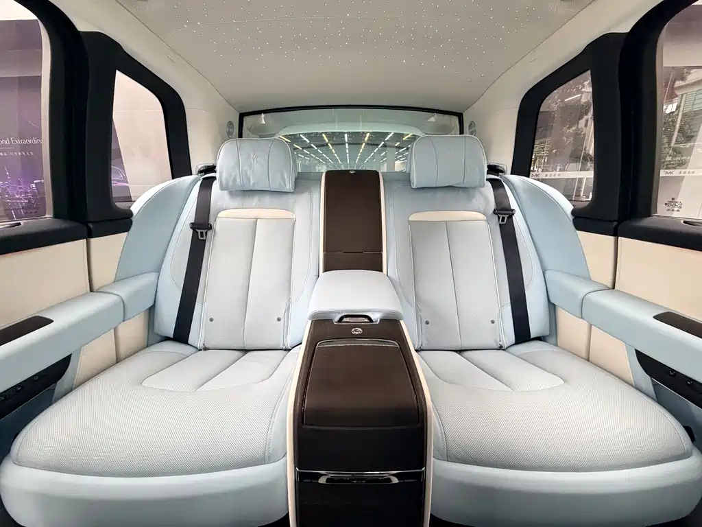 Rolls-Royce Cullinan — миниатюра 8