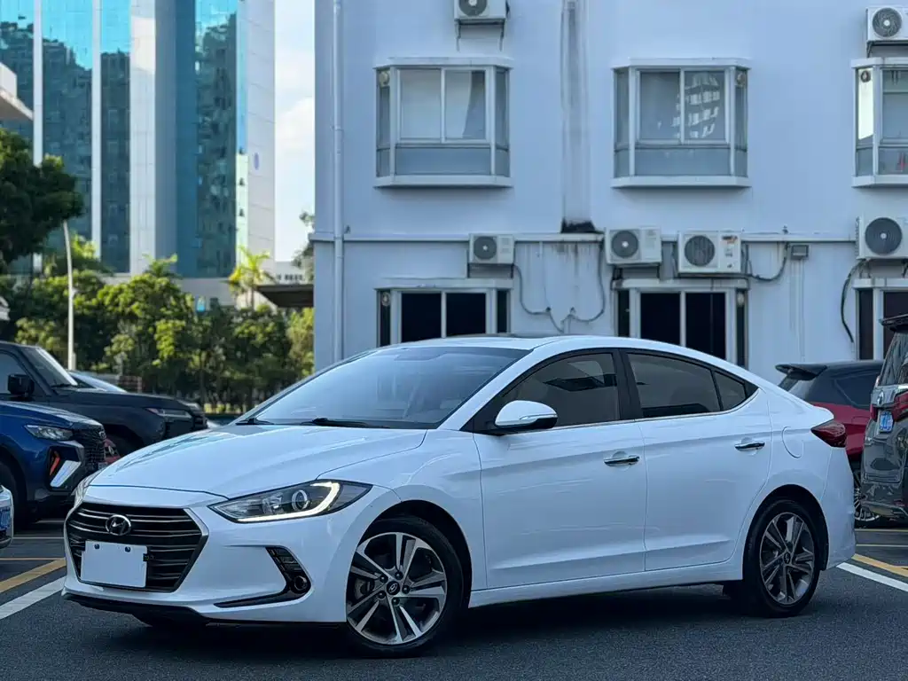 Hyundai Elantra — миниатюра 10