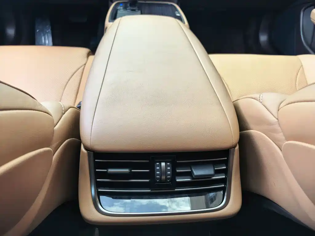 Lexus LS — миниатюра 9