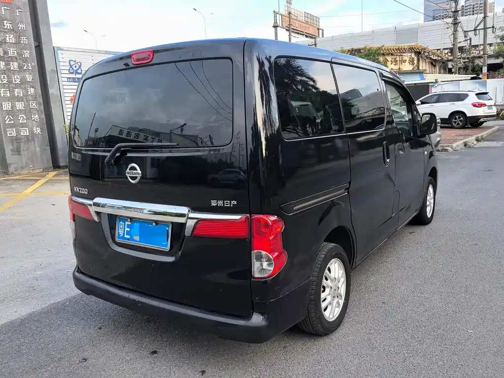 Nissan NV200 — миниатюра 7