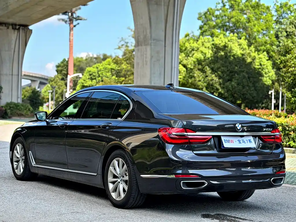 BMW 7 Series — миниатюра 18