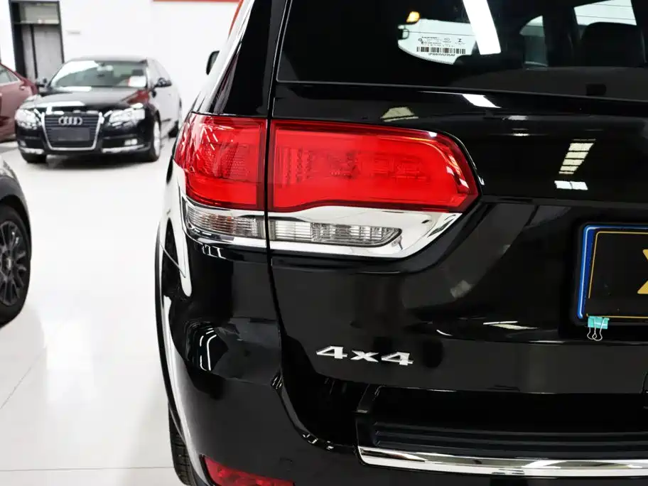 Jeep Grand Cherokee (Import) — миниатюра 21