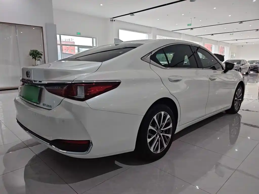Lexus ES — миниатюра 7