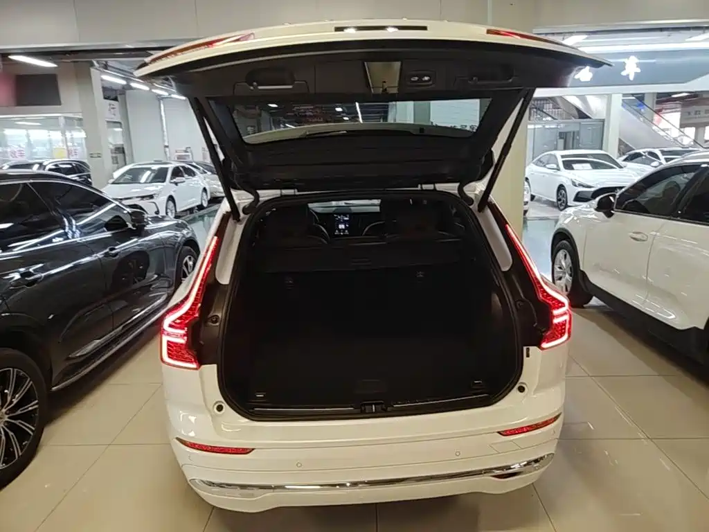 Volvo XC60 PHEV — миниатюра 19