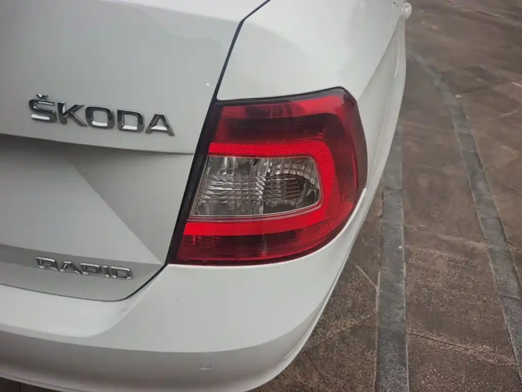 Skoda Rapid — миниатюра 8