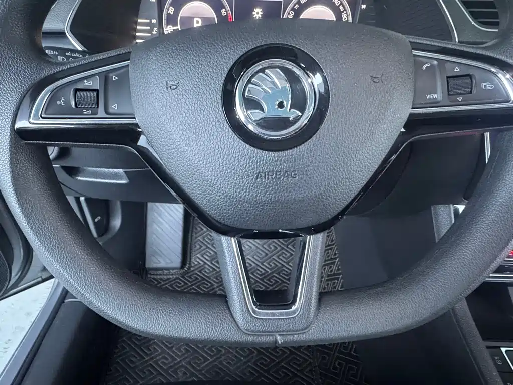 Skoda Superb — миниатюра 17
