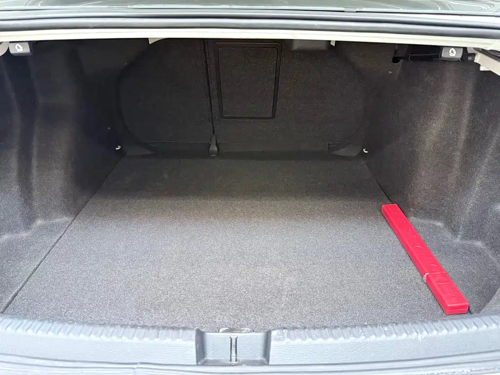 Volkswagen Sagitar — миниатюра 7