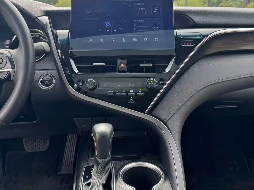 Toyota Camry — миниатюра 11