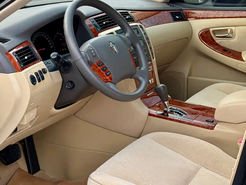 Toyota Crown — миниатюра 4