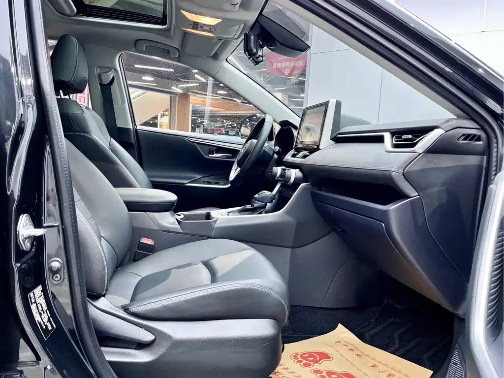 Toyota RAV4 — миниатюра 17