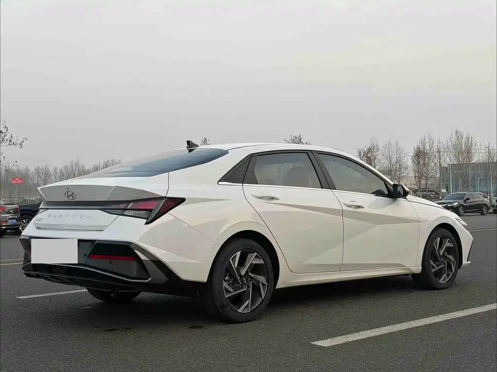 Hyundai Elantra — миниатюра 7