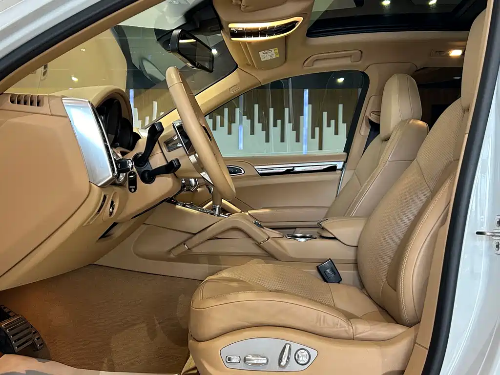 Porsche Cayenne — миниатюра 10