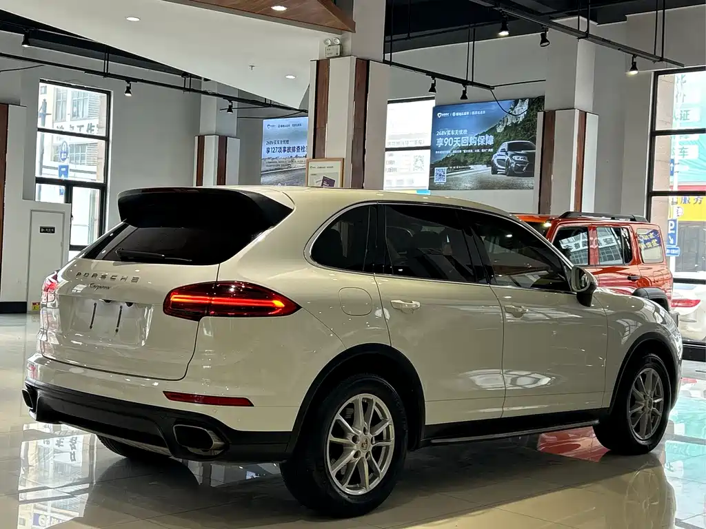 Porsche Cayenne — миниатюра 29