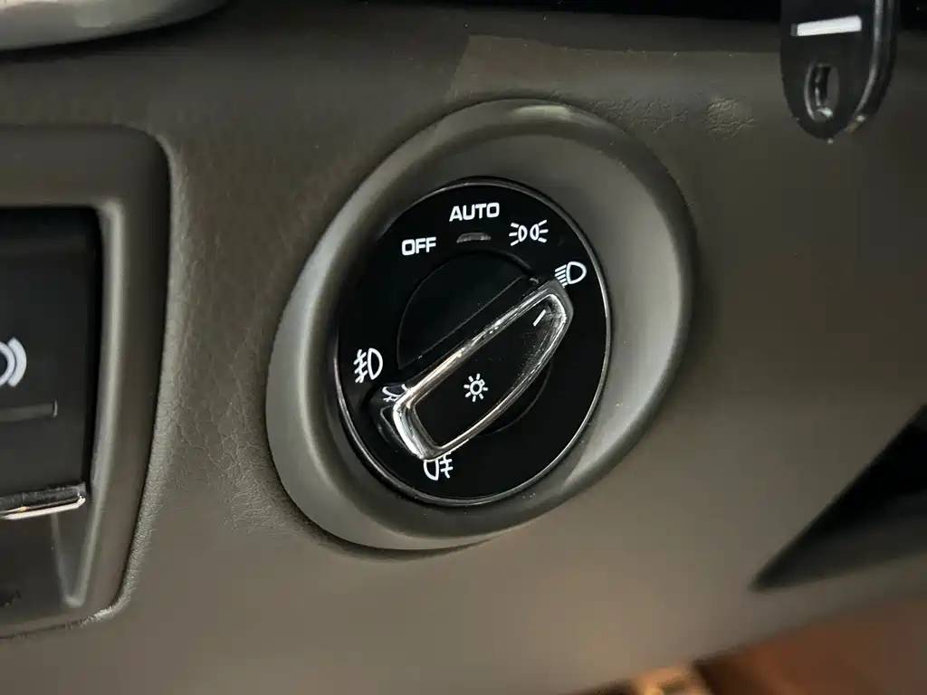 Porsche Cayenne — миниатюра 10