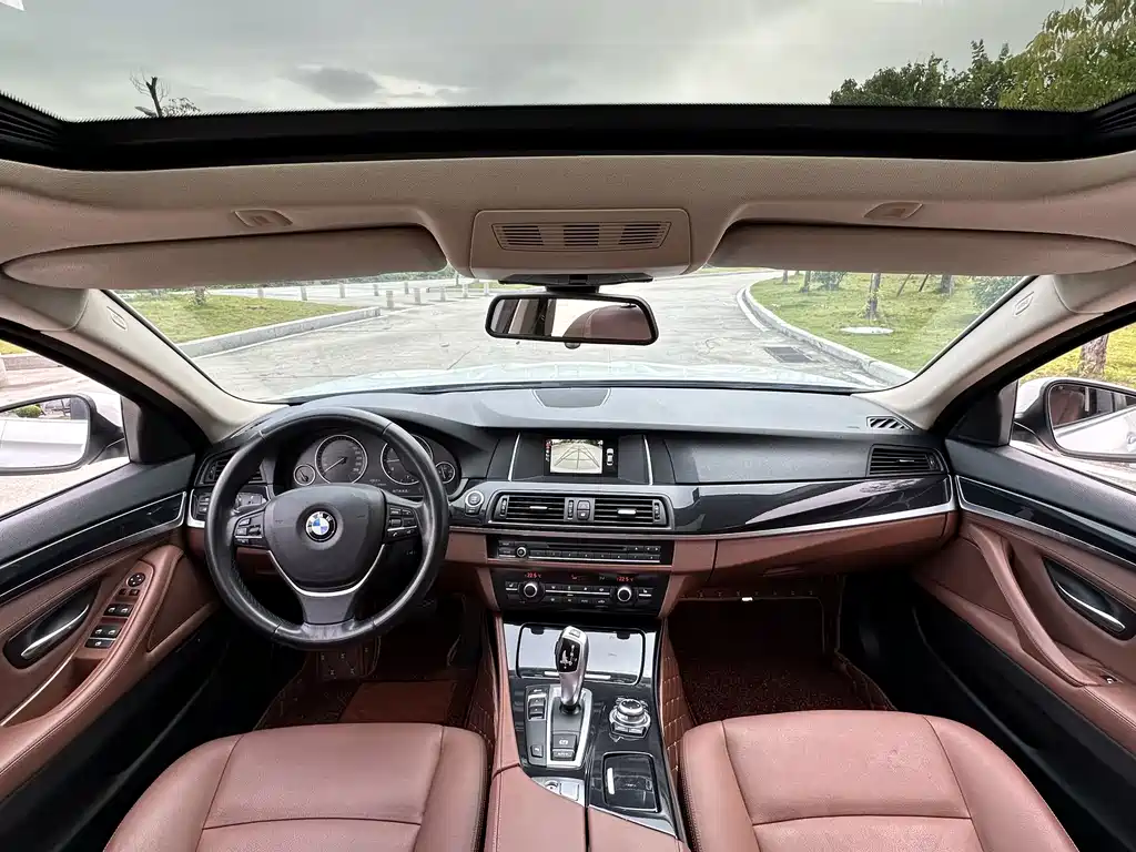 BMW 5 Series — миниатюра 12