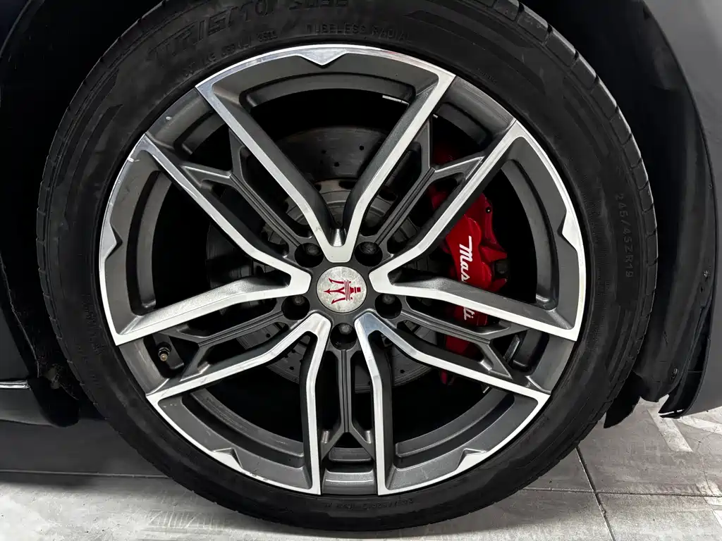 Maserati Quattroporte — миниатюра 16