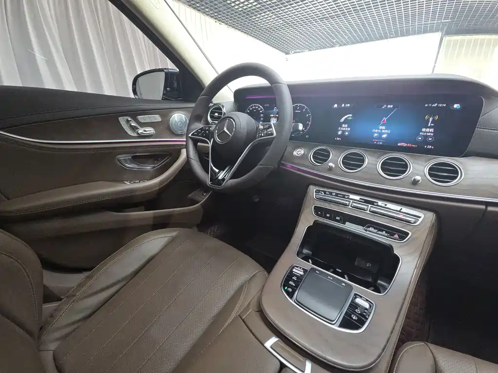 Mercedes-Benz E-Class — миниатюра 10