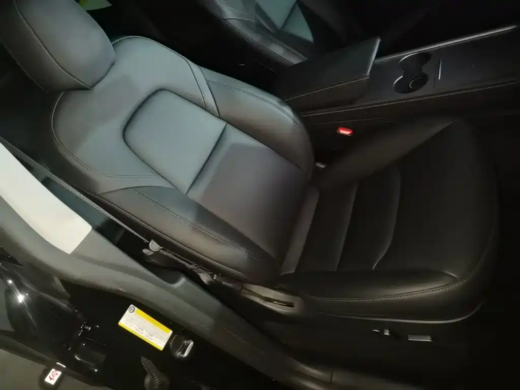 Tesla Model Y — миниатюра 25