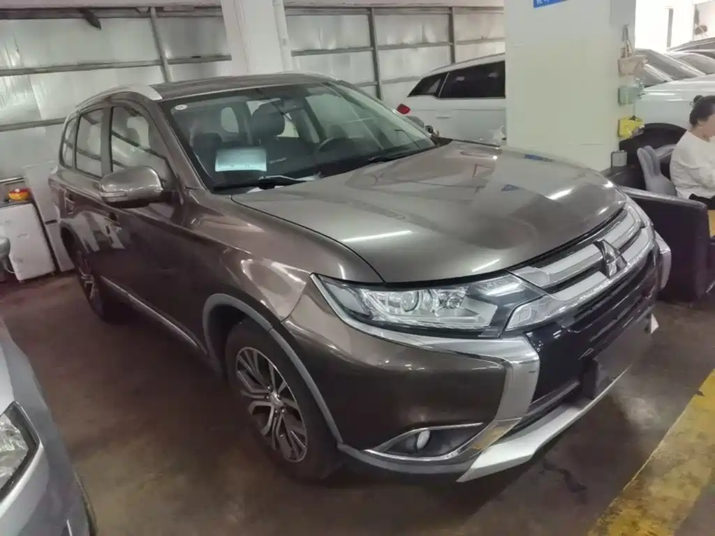 Mitsubishi Outlander — миниатюра 4