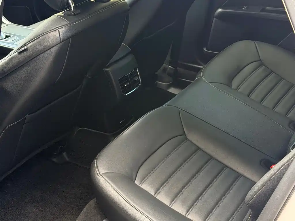 Ford Mondeo — миниатюра 9