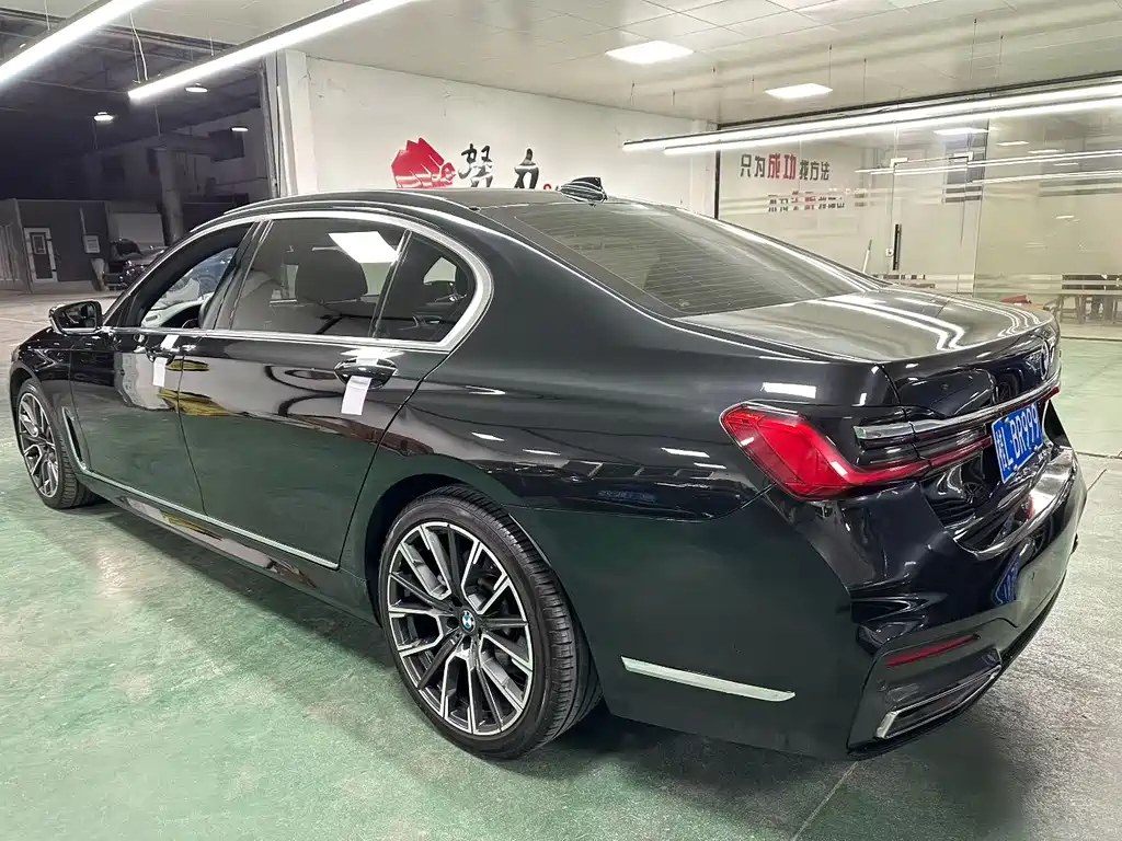 BMW 7 SERIES