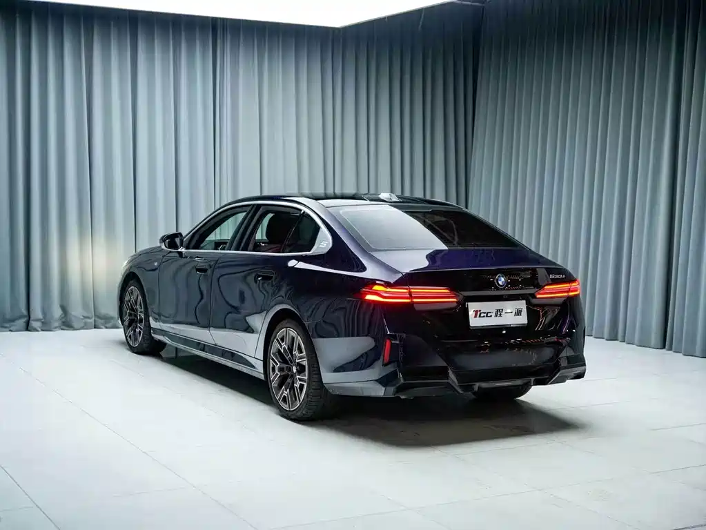 BMW 5 Series — миниатюра 10