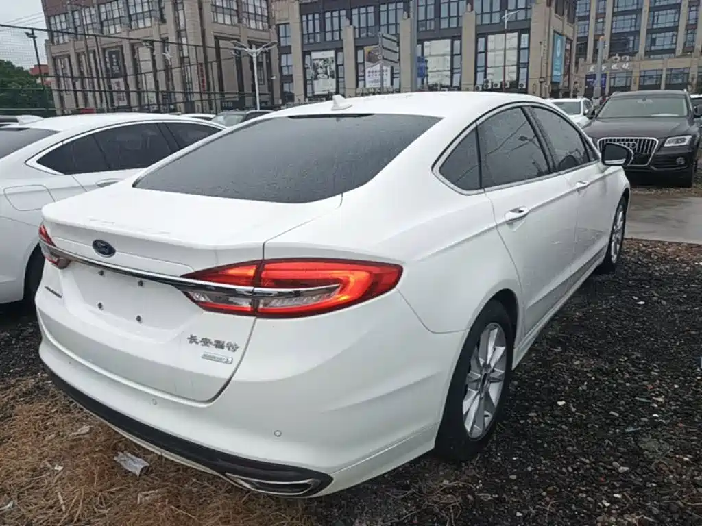 Ford Mondeo — миниатюра 7