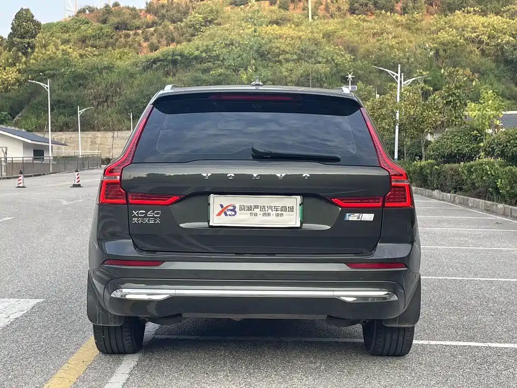 Volvo XC60 PHEV — миниатюра 5