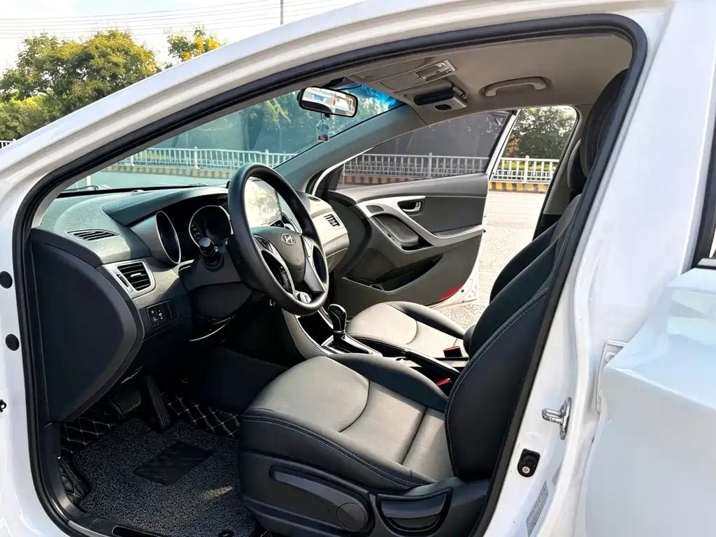 Hyundai Elantra Langdong — миниатюра 8