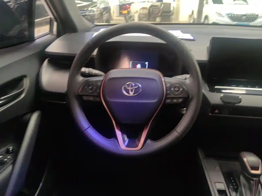 Toyota Corolla Cross — миниатюра 15