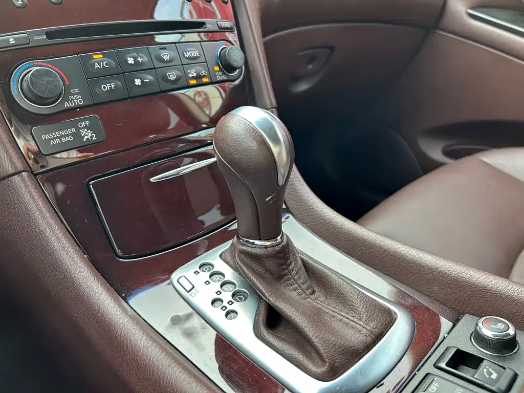 Infiniti EX — миниатюра 8