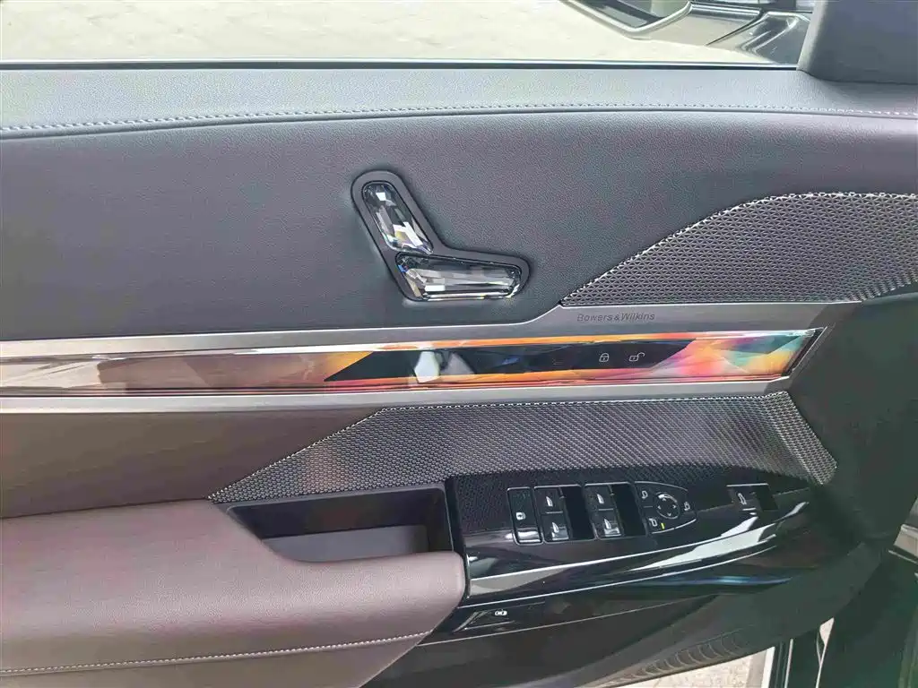 BMW 7 Series — миниатюра 12